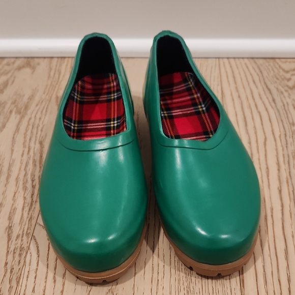 Midwest Shoes - Women’s Green Slip-On Platform Shoes